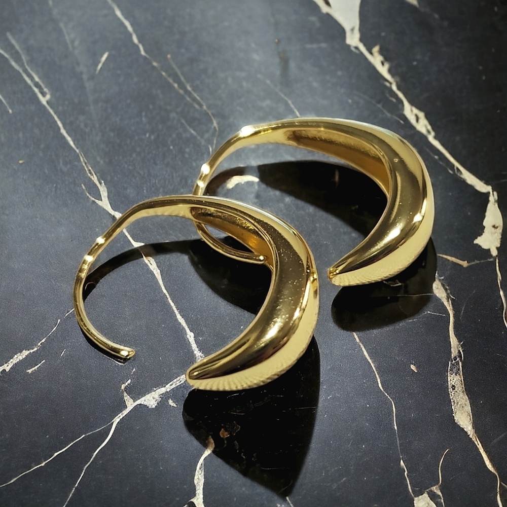 New 18kt Gold Plated Crescent Moon Earrings